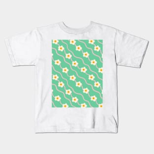 Wavy ditsy floral pattern in green Kids T-Shirt